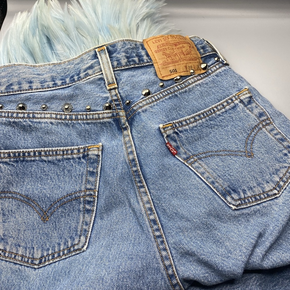 Vintage Levi’s redesign by Charlotte f with real feather detail o de legs sides - Picture 12 of 14